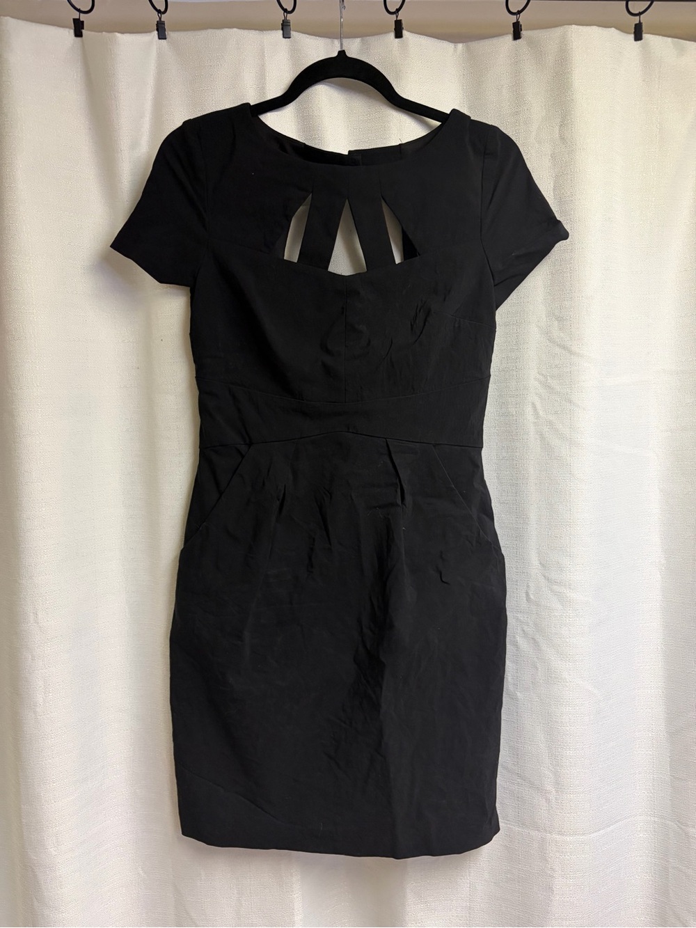 le chateau Black Short Sleeve Cutout Sheath Dress